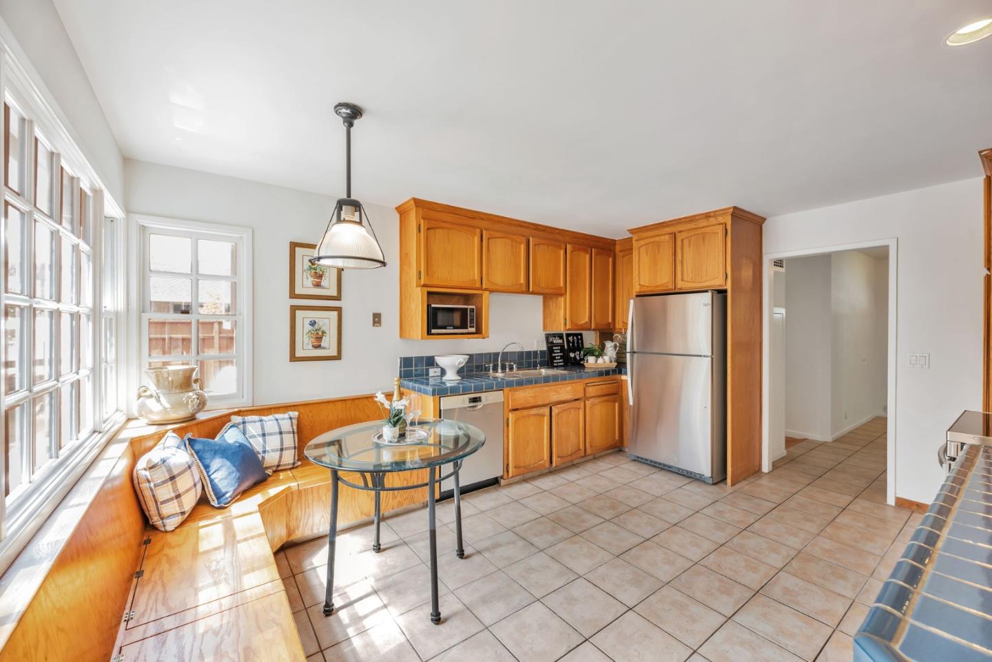 Detail Gallery Image 10 of 56 For 632 Saint Claire Dr, Palo Alto,  CA 94306 - 5 Beds | 2/1 Baths