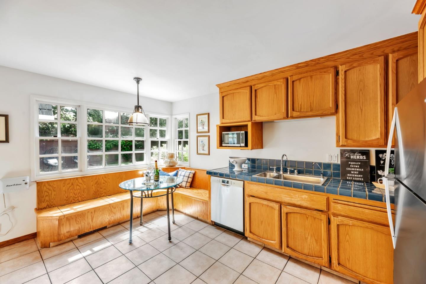 Detail Gallery Image 11 of 56 For 632 Saint Claire Dr, Palo Alto,  CA 94306 - 5 Beds | 2/1 Baths
