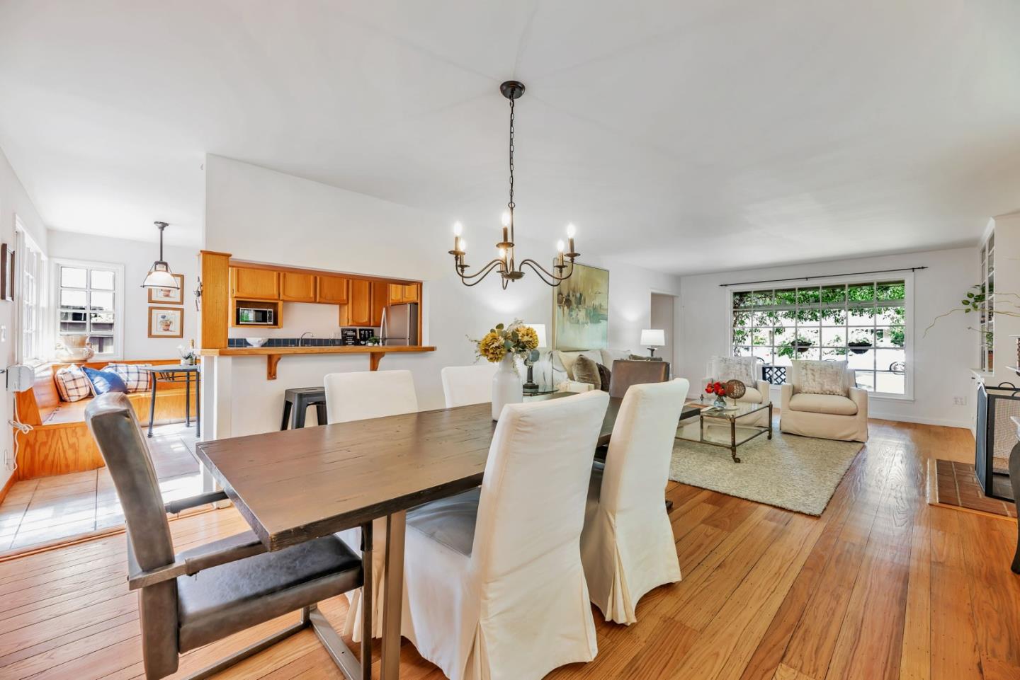Detail Gallery Image 14 of 56 For 632 Saint Claire Dr, Palo Alto,  CA 94306 - 5 Beds | 2/1 Baths