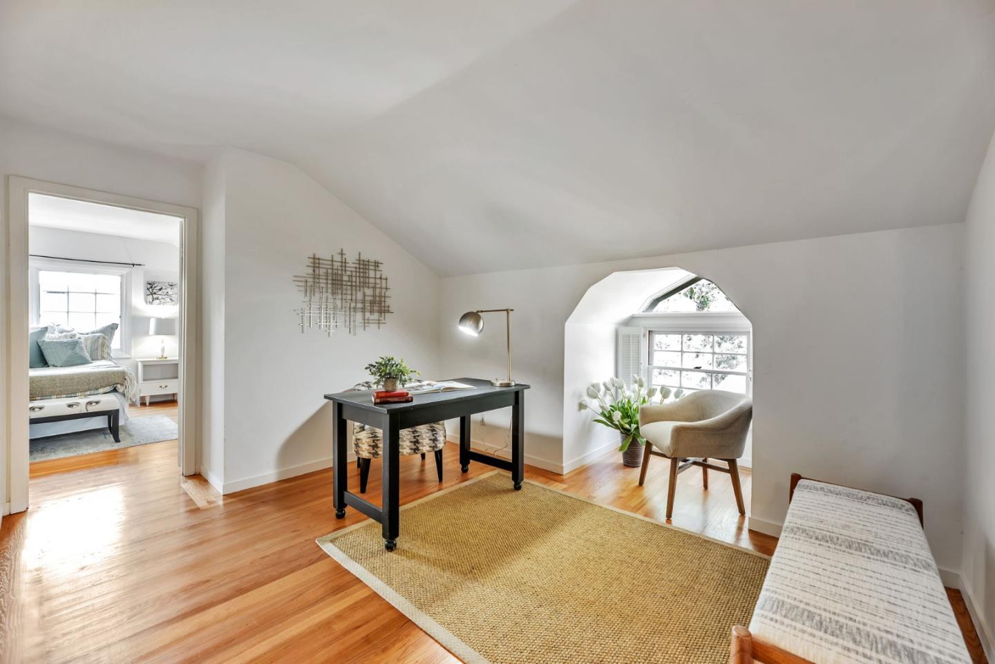 Detail Gallery Image 16 of 56 For 632 Saint Claire Dr, Palo Alto,  CA 94306 - 5 Beds | 2/1 Baths