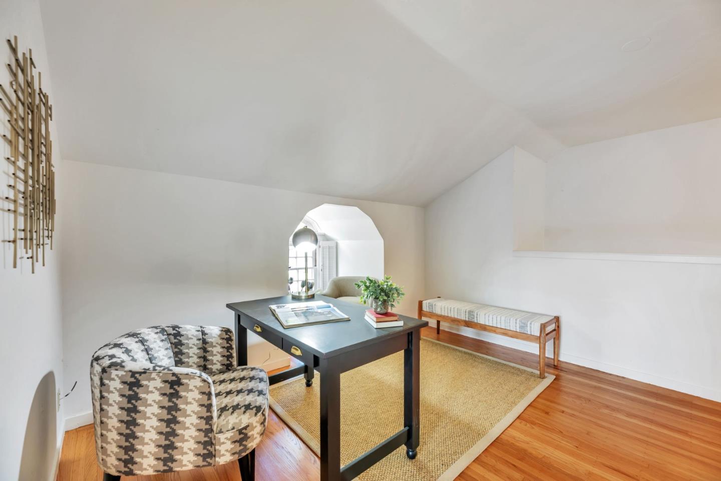 Detail Gallery Image 17 of 56 For 632 Saint Claire Dr, Palo Alto,  CA 94306 - 5 Beds | 2/1 Baths