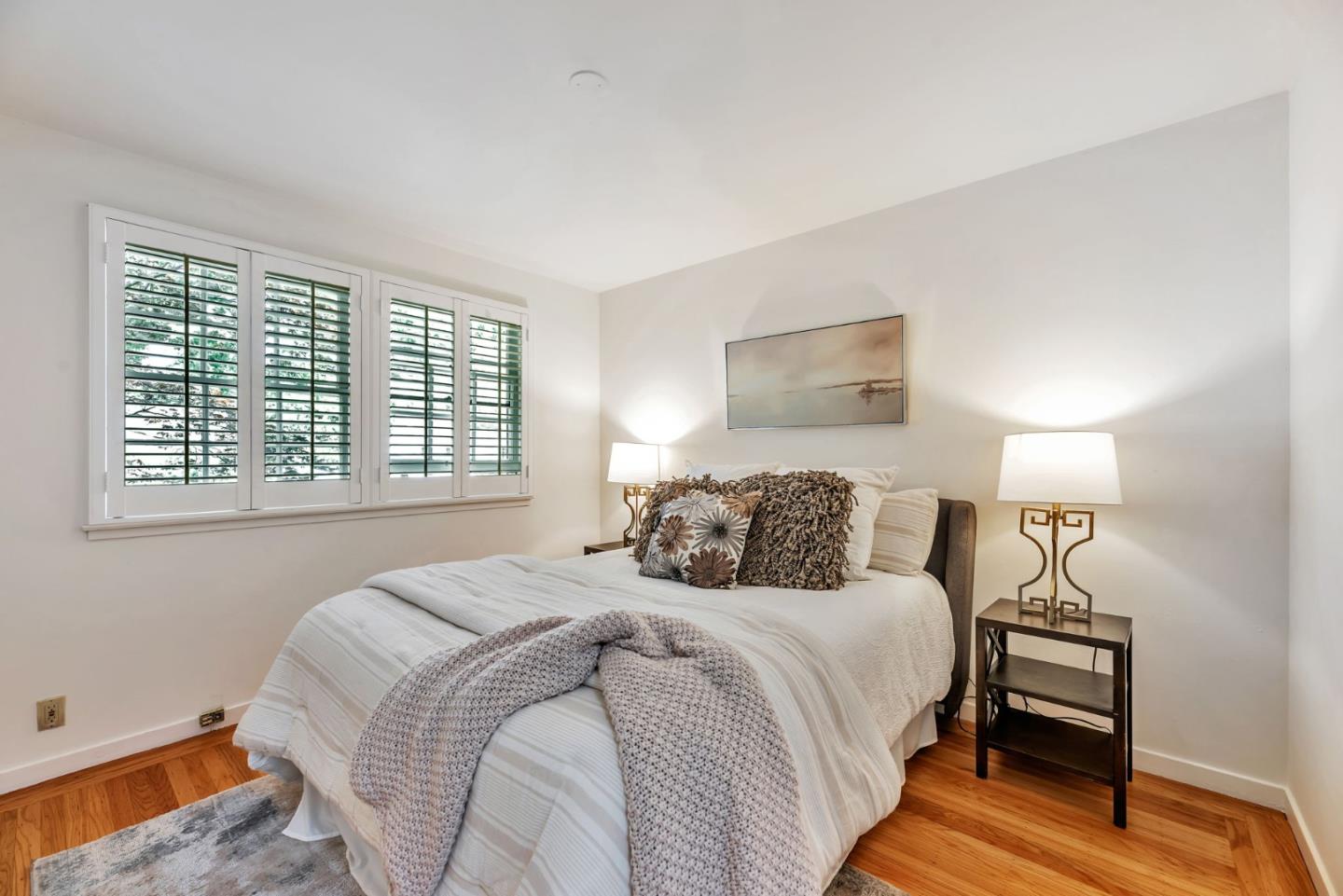 Detail Gallery Image 18 of 56 For 632 Saint Claire Dr, Palo Alto,  CA 94306 - 5 Beds | 2/1 Baths