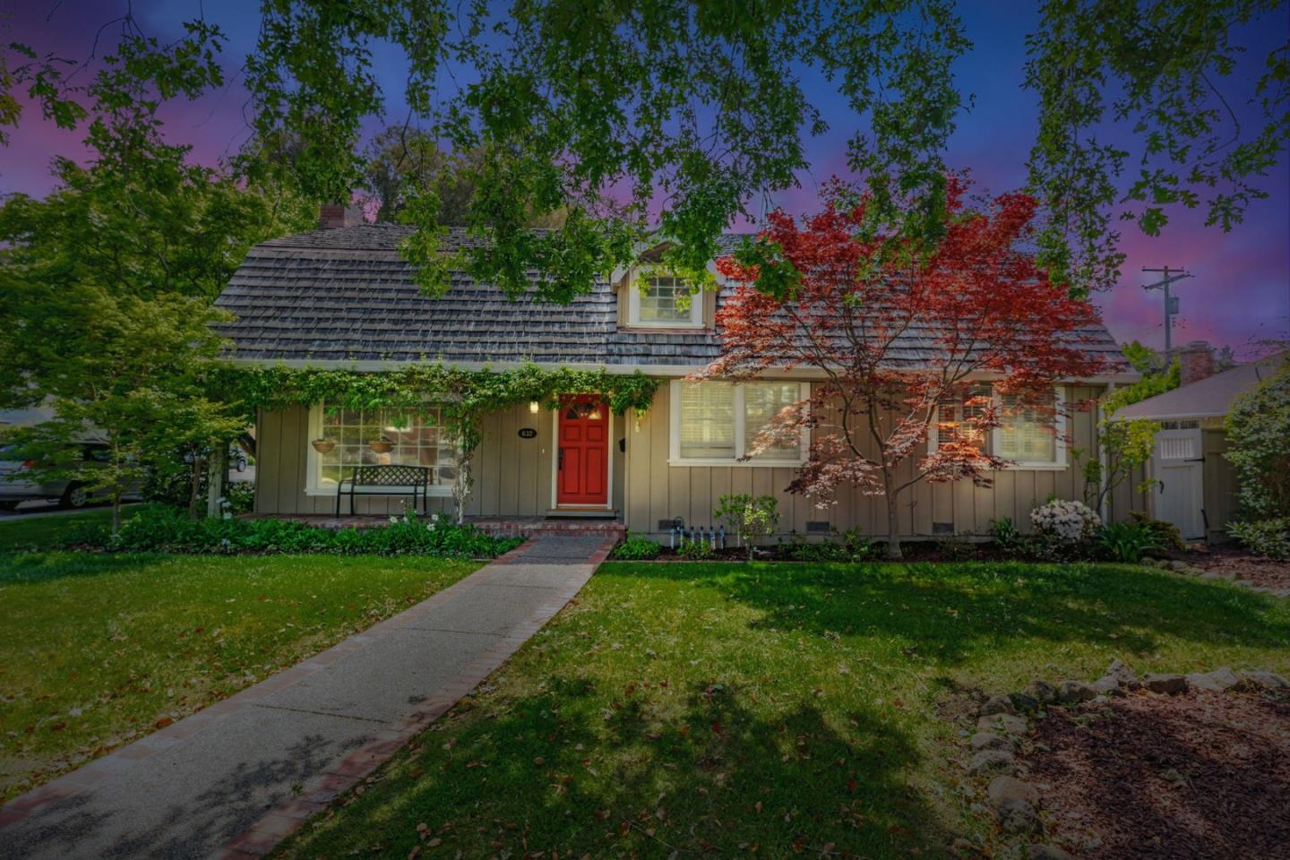 Detail Gallery Image 2 of 56 For 632 Saint Claire Dr, Palo Alto,  CA 94306 - 5 Beds | 2/1 Baths