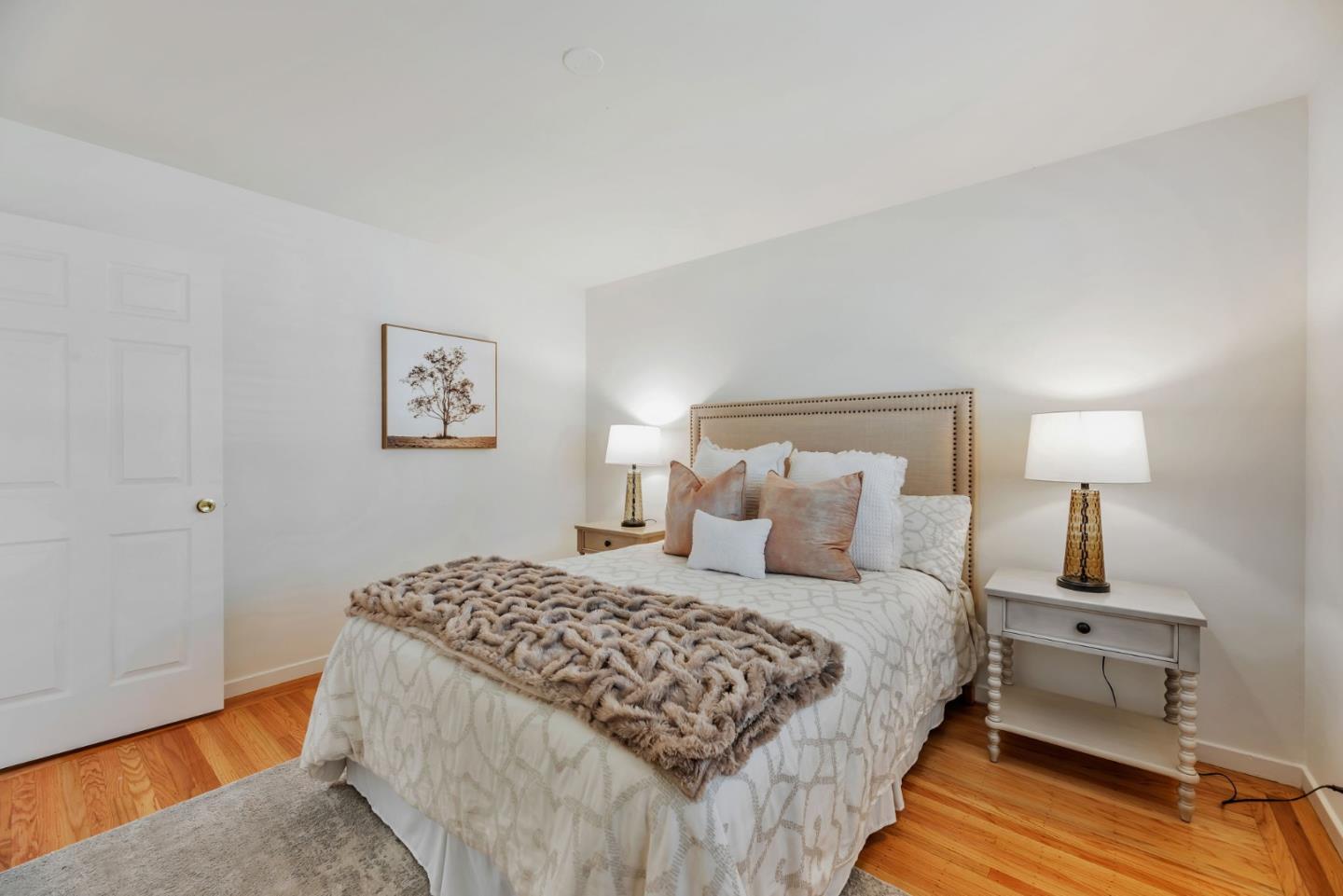 Detail Gallery Image 21 of 56 For 632 Saint Claire Dr, Palo Alto,  CA 94306 - 5 Beds | 2/1 Baths