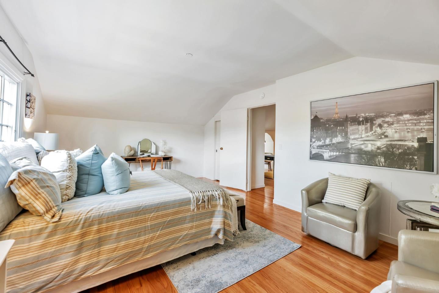 Detail Gallery Image 27 of 56 For 632 Saint Claire Dr, Palo Alto,  CA 94306 - 5 Beds | 2/1 Baths