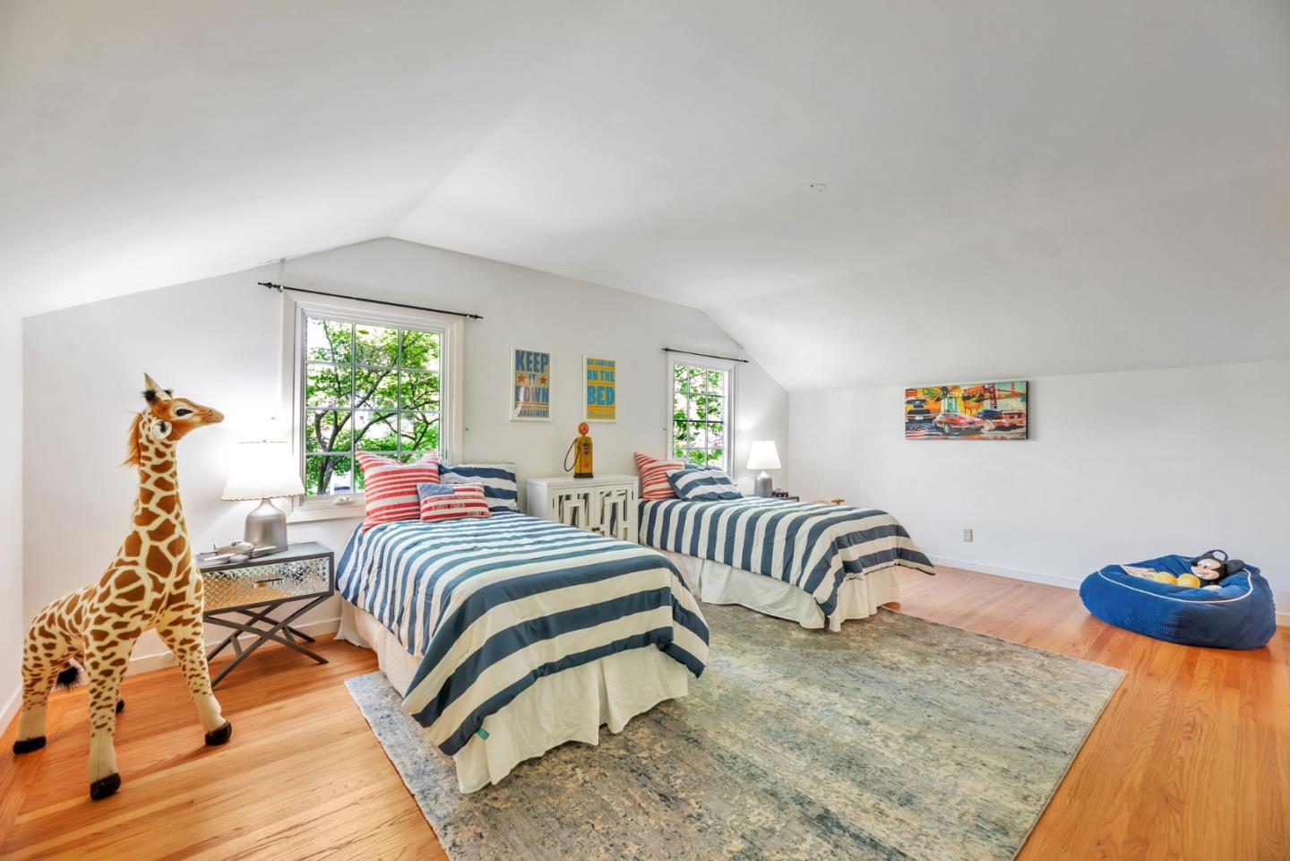 Detail Gallery Image 29 of 56 For 632 Saint Claire Dr, Palo Alto,  CA 94306 - 5 Beds | 2/1 Baths