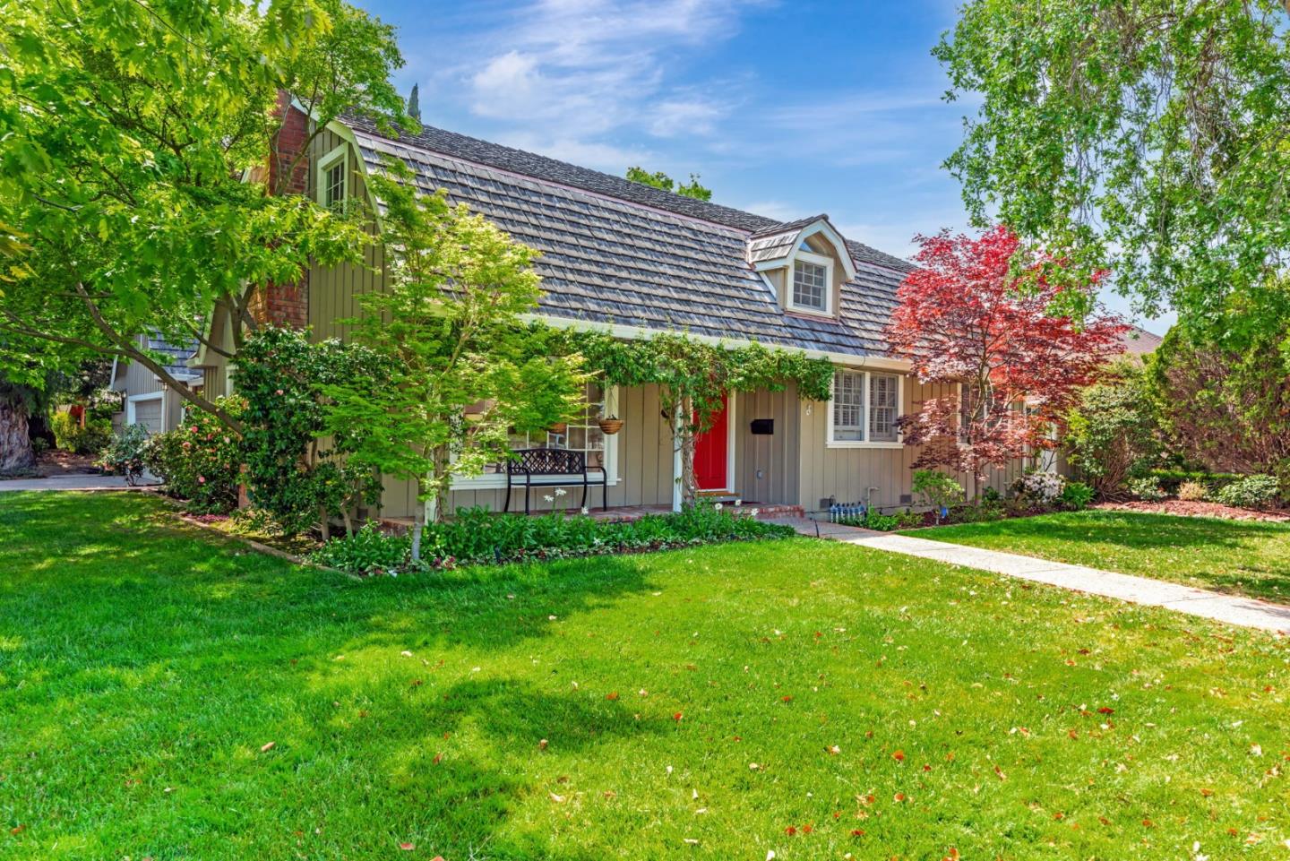 Detail Gallery Image 3 of 56 For 632 Saint Claire Dr, Palo Alto,  CA 94306 - 5 Beds | 2/1 Baths