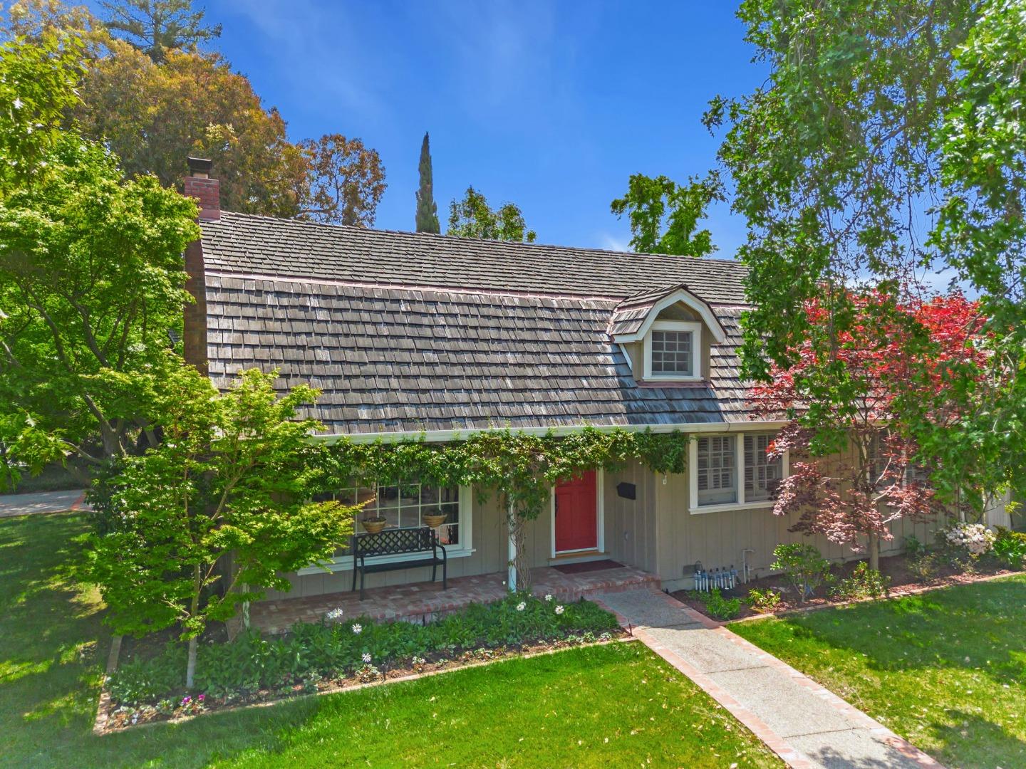 Detail Gallery Image 39 of 56 For 632 Saint Claire Dr, Palo Alto,  CA 94306 - 5 Beds | 2/1 Baths