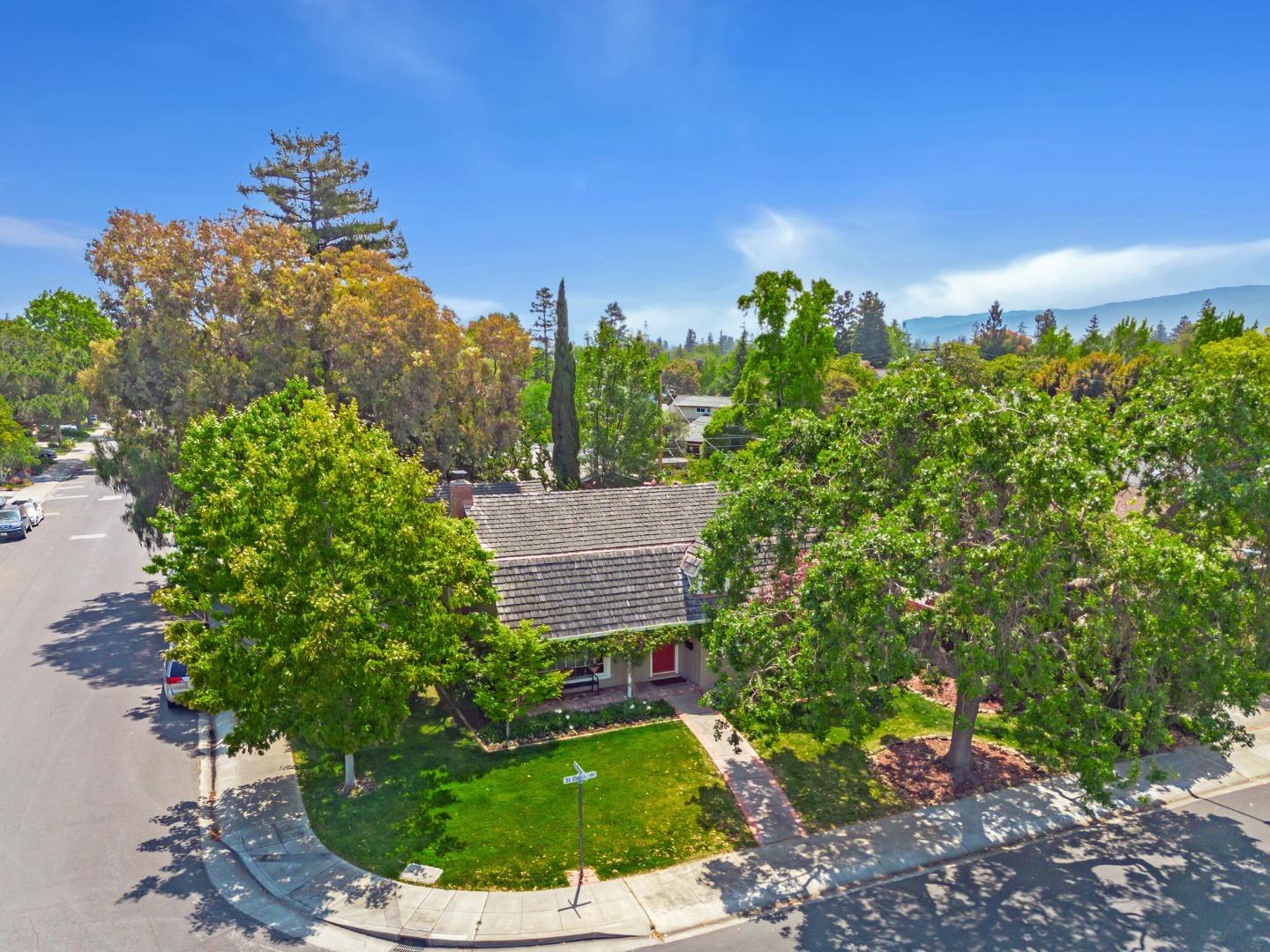Detail Gallery Image 41 of 56 For 632 Saint Claire Dr, Palo Alto,  CA 94306 - 5 Beds | 2/1 Baths
