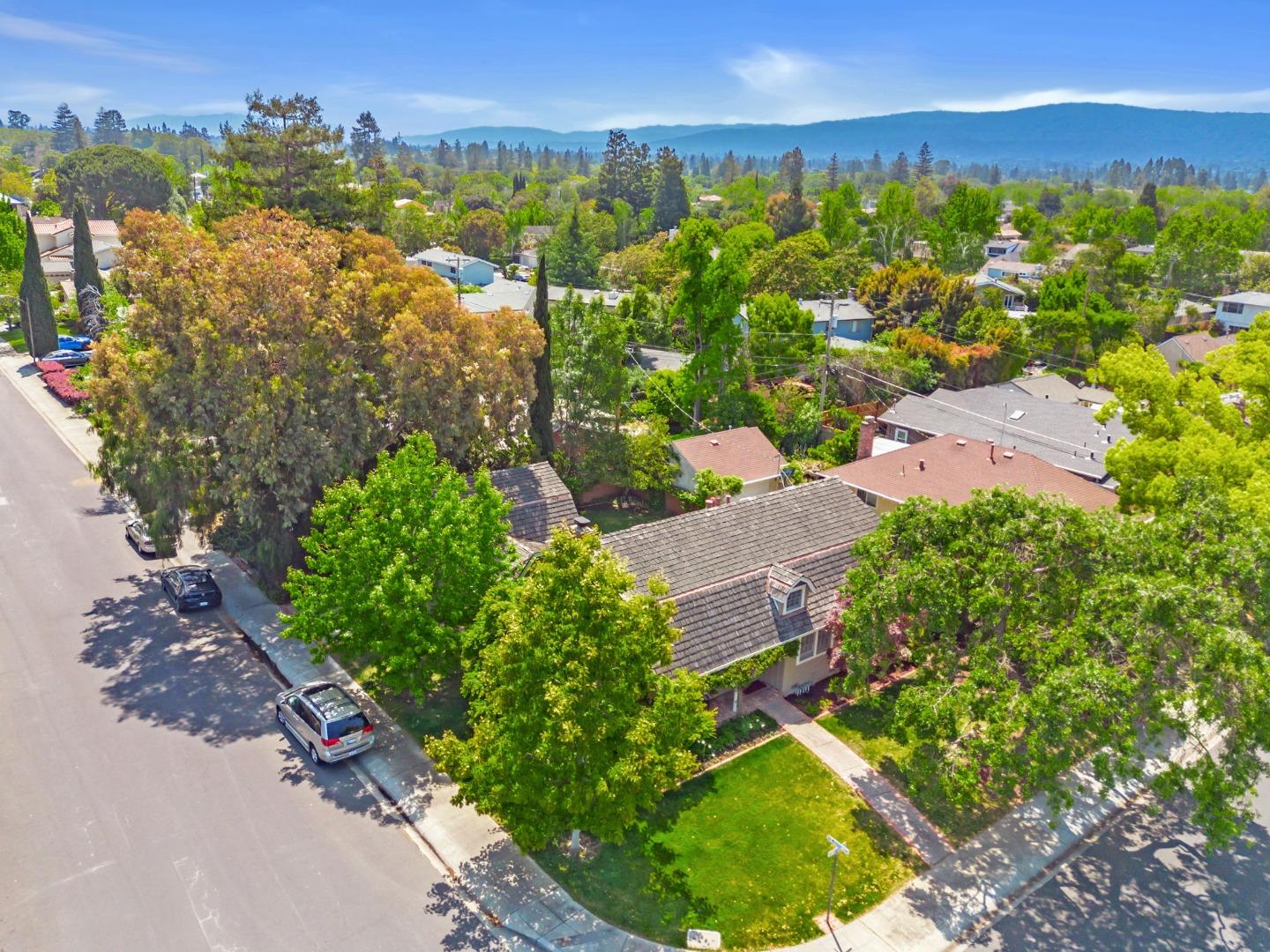 Detail Gallery Image 42 of 56 For 632 Saint Claire Dr, Palo Alto,  CA 94306 - 5 Beds | 2/1 Baths