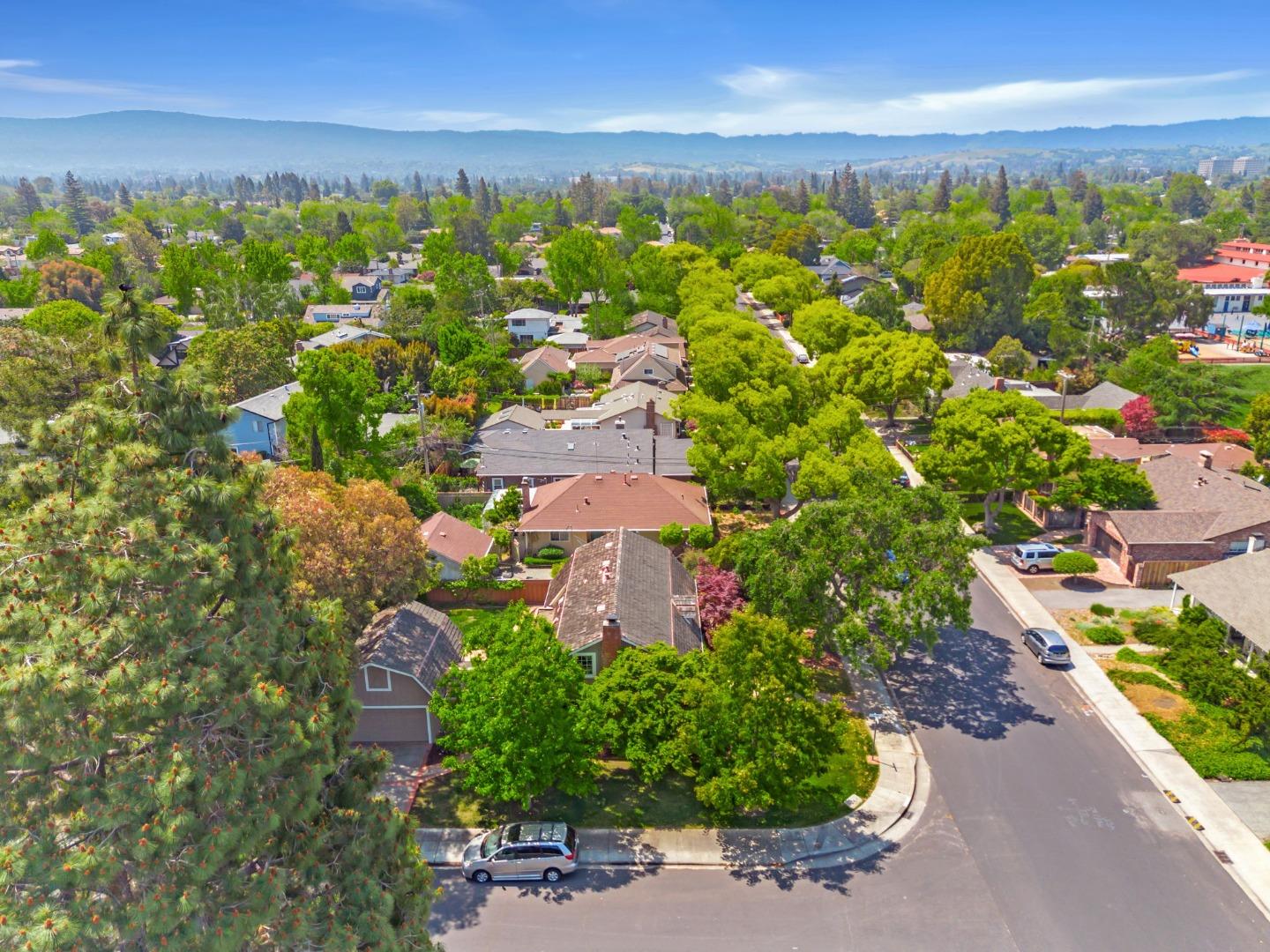 Detail Gallery Image 45 of 56 For 632 Saint Claire Dr, Palo Alto,  CA 94306 - 5 Beds | 2/1 Baths