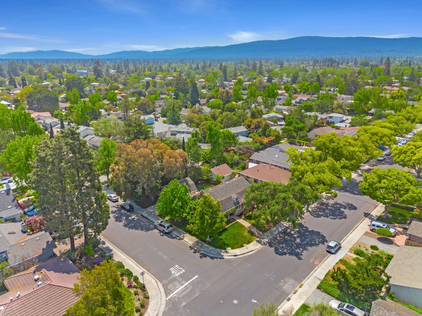 Detail Gallery Image 46 of 56 For 632 Saint Claire Dr, Palo Alto,  CA 94306 - 5 Beds | 2/1 Baths