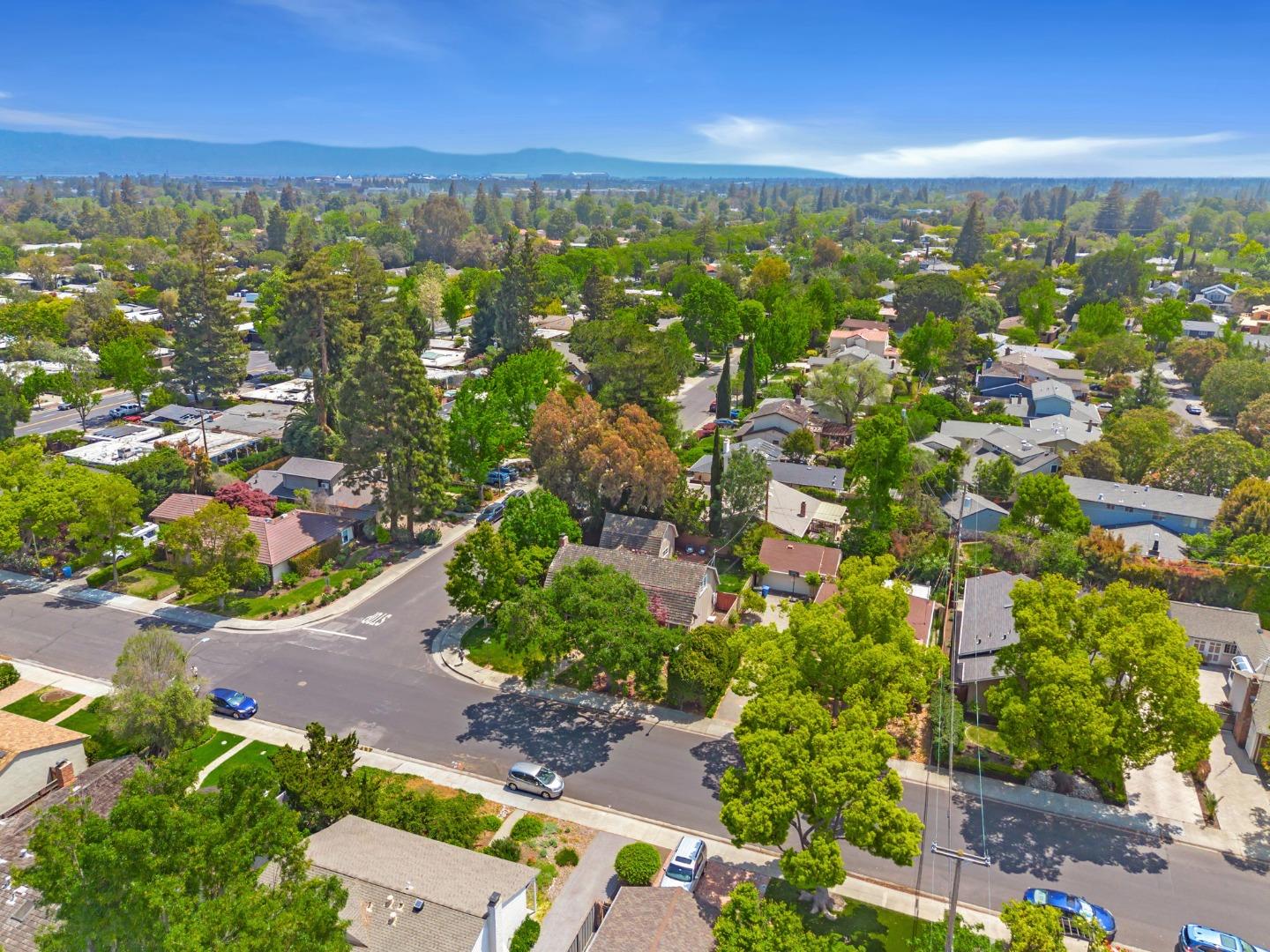 Detail Gallery Image 47 of 56 For 632 Saint Claire Dr, Palo Alto,  CA 94306 - 5 Beds | 2/1 Baths