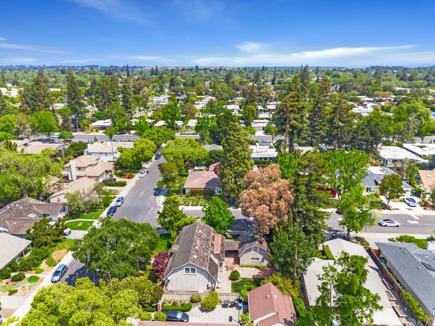 Detail Gallery Image 48 of 56 For 632 Saint Claire Dr, Palo Alto,  CA 94306 - 5 Beds | 2/1 Baths