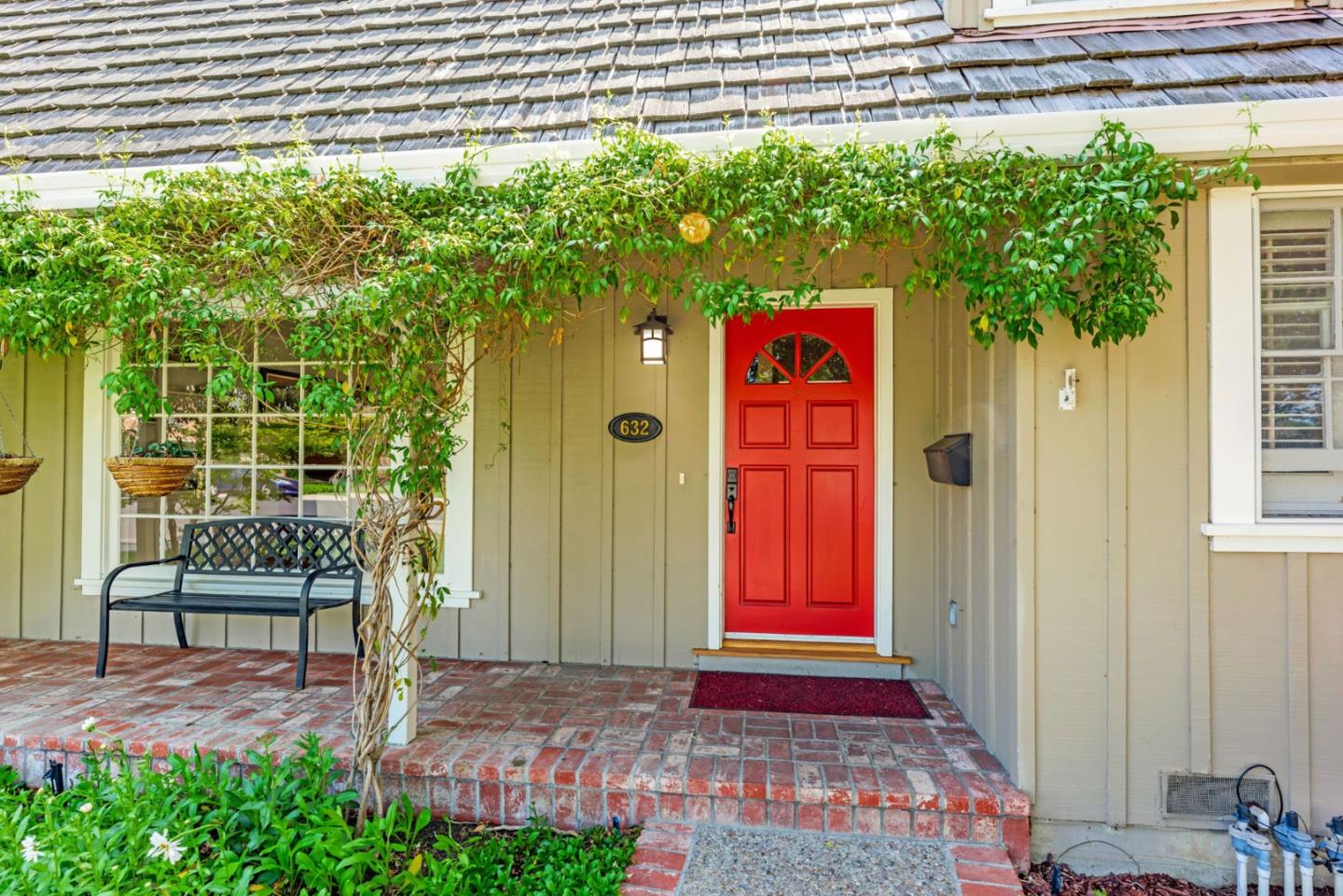 Detail Gallery Image 5 of 56 For 632 Saint Claire Dr, Palo Alto,  CA 94306 - 5 Beds | 2/1 Baths