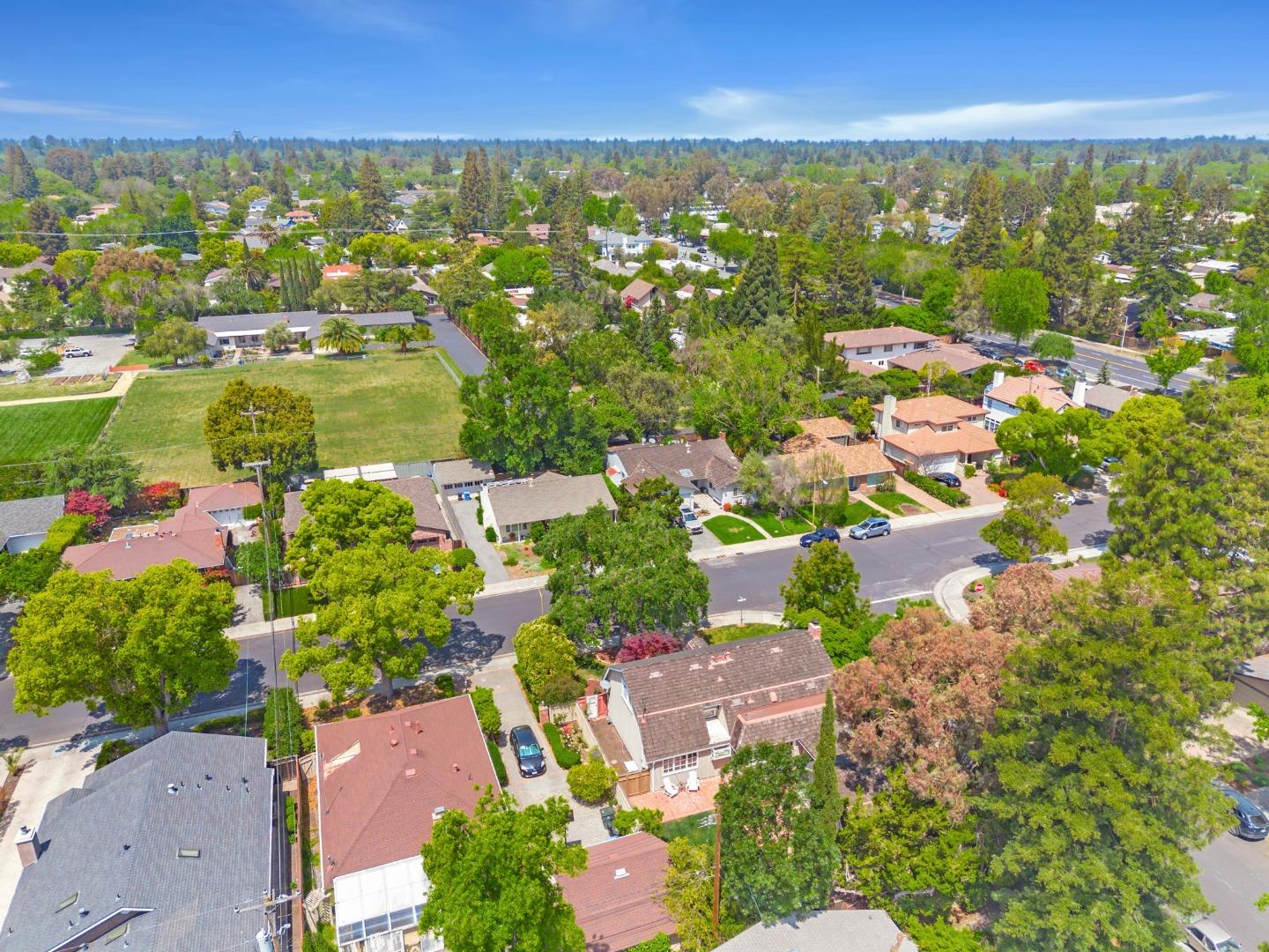 Detail Gallery Image 50 of 56 For 632 Saint Claire Dr, Palo Alto,  CA 94306 - 5 Beds | 2/1 Baths