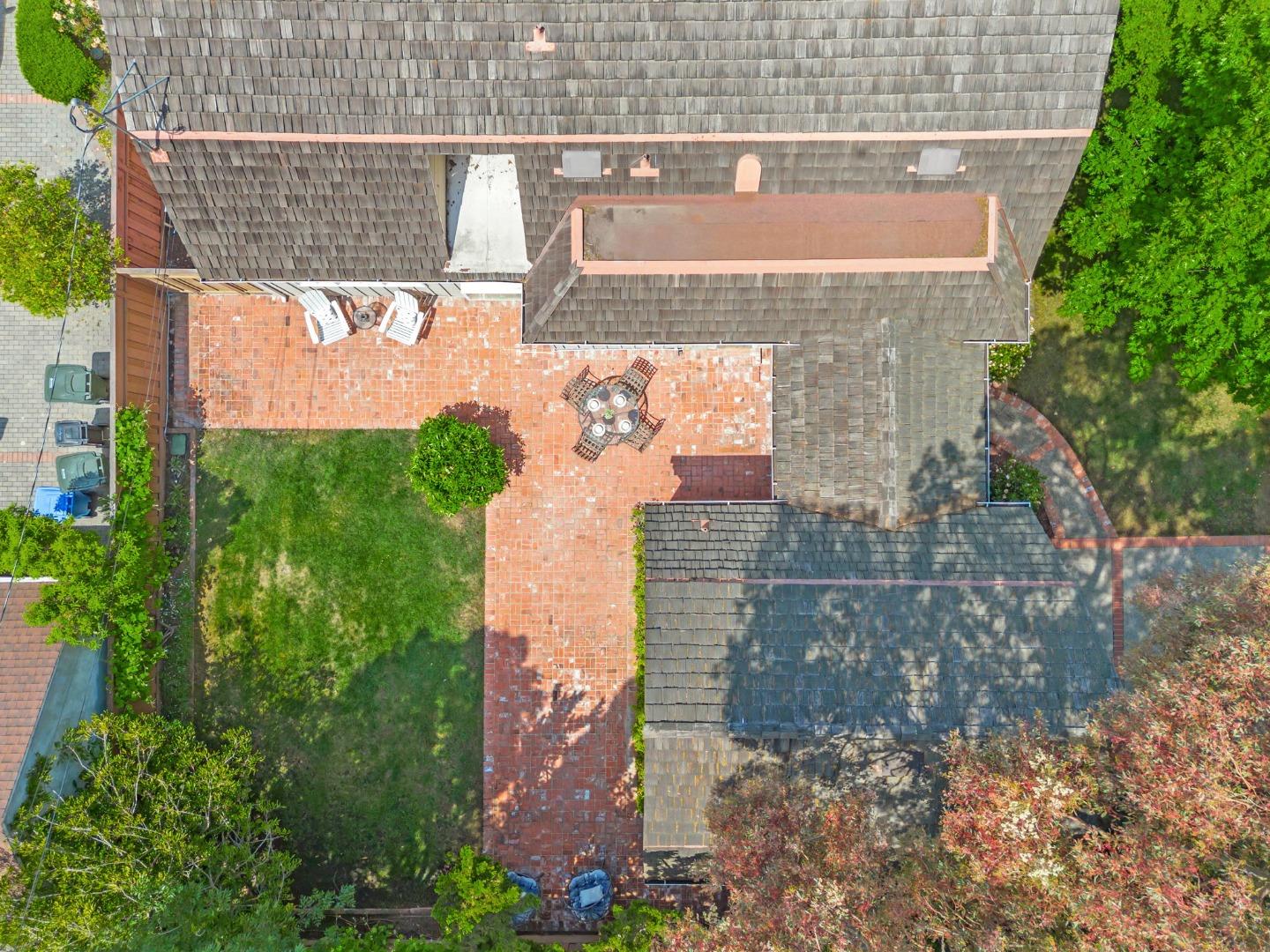 Detail Gallery Image 53 of 56 For 632 Saint Claire Dr, Palo Alto,  CA 94306 - 5 Beds | 2/1 Baths