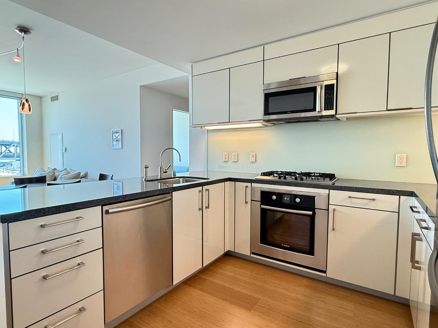 Detail Gallery Image 2 of 19 For 338 Spear St 16e,  San Francisco,  CA 94105 - 2 Beds | 2 Baths