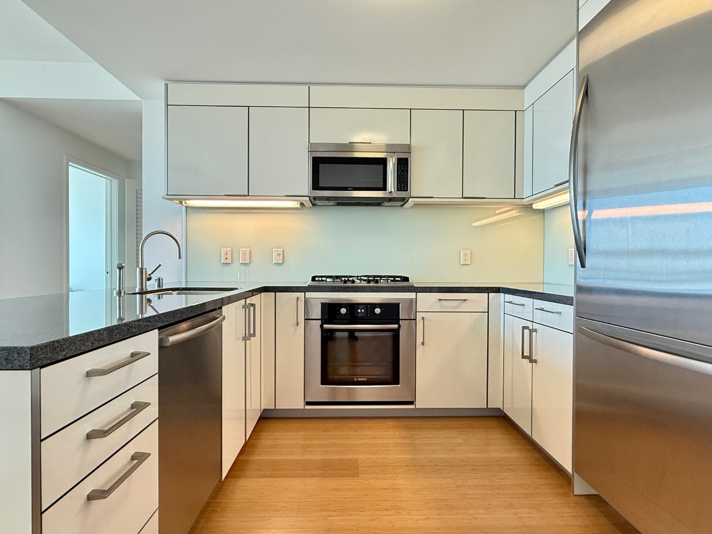 Detail Gallery Image 3 of 19 For 338 Spear St 16e,  San Francisco,  CA 94105 - 2 Beds | 2 Baths