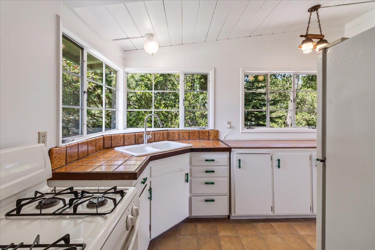 Detail Gallery Image 10 of 27 For 799 Lottie St, Monterey,  CA 93940 - 3 Beds | 2 Baths