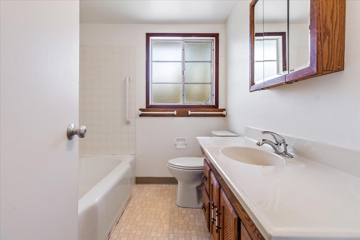 Detail Gallery Image 14 of 27 For 799 Lottie St, Monterey,  CA 93940 - 3 Beds | 2 Baths