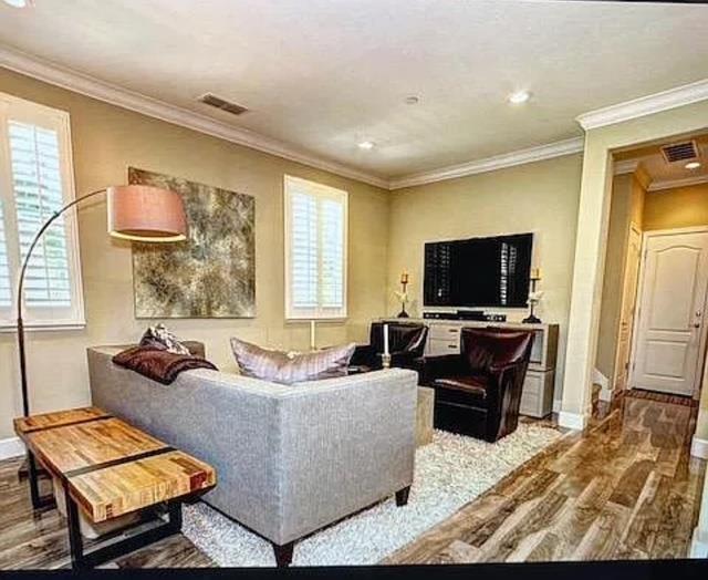 Detail Gallery Image 4 of 7 For 471 La Scena Pl, San Jose,  CA 95128 - 3 Beds | 2/1 Baths