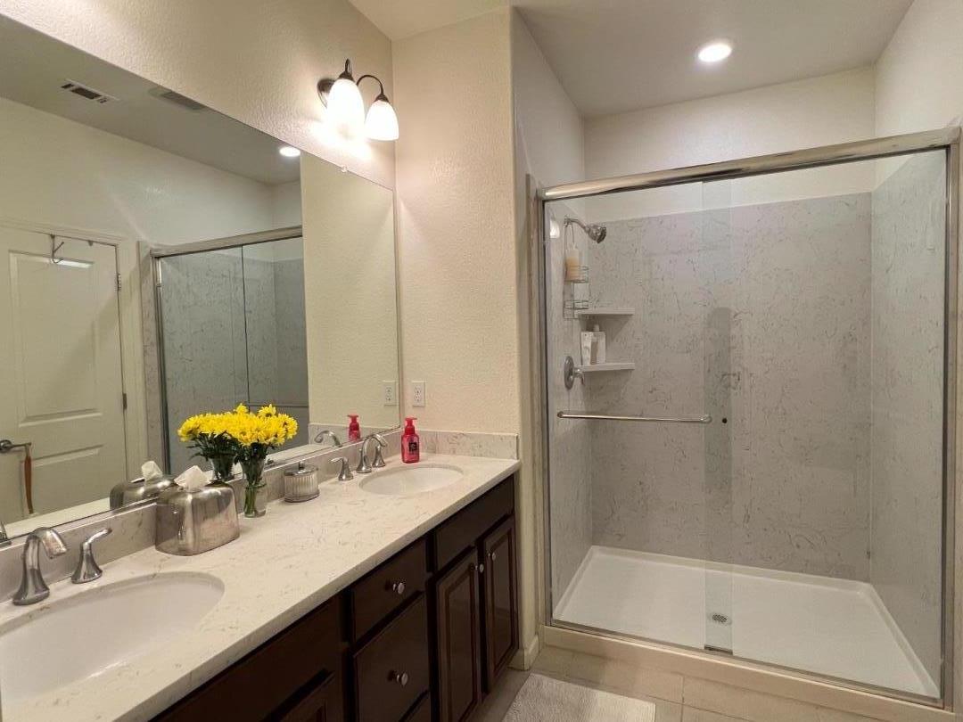 Detail Gallery Image 14 of 25 For 2774 Ferrara Cir, San Jose,  CA 95111 - 3 Beds | 3/1 Baths