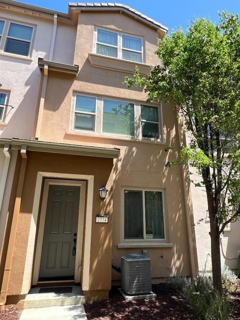 Detail Gallery Image 2 of 25 For 2774 Ferrara Cir, San Jose,  CA 95111 - 3 Beds | 3/1 Baths