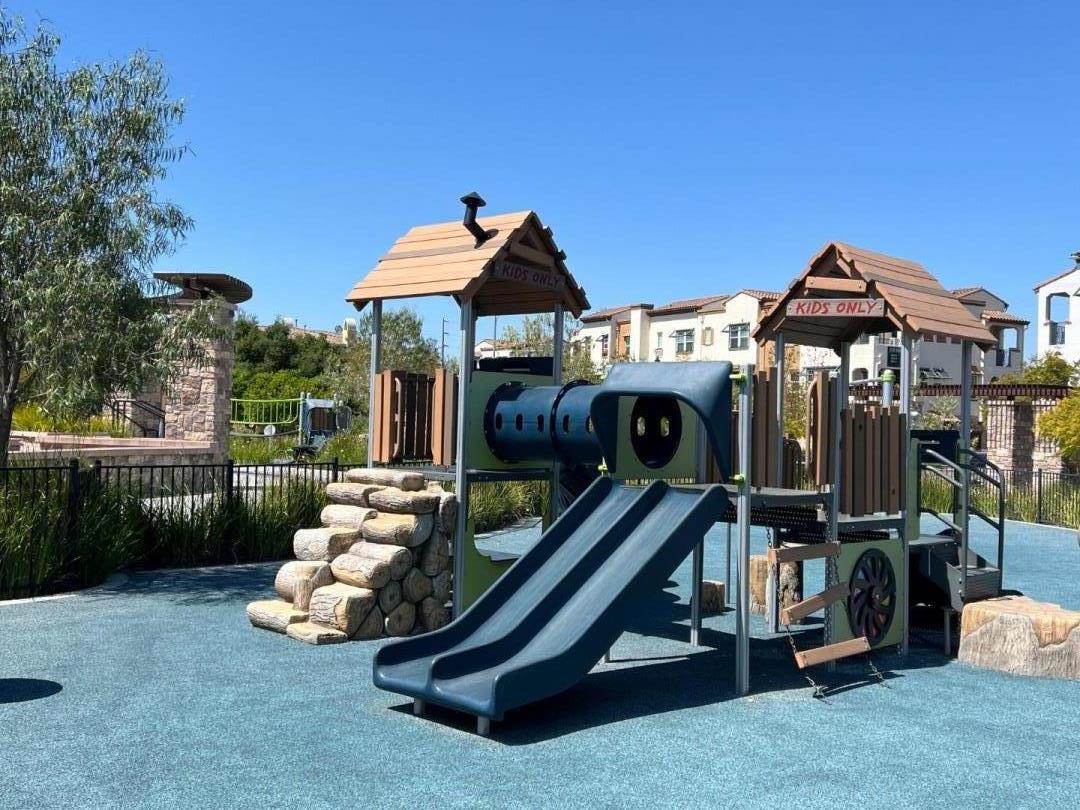 Detail Gallery Image 23 of 25 For 2774 Ferrara Cir, San Jose,  CA 95111 - 3 Beds | 3/1 Baths