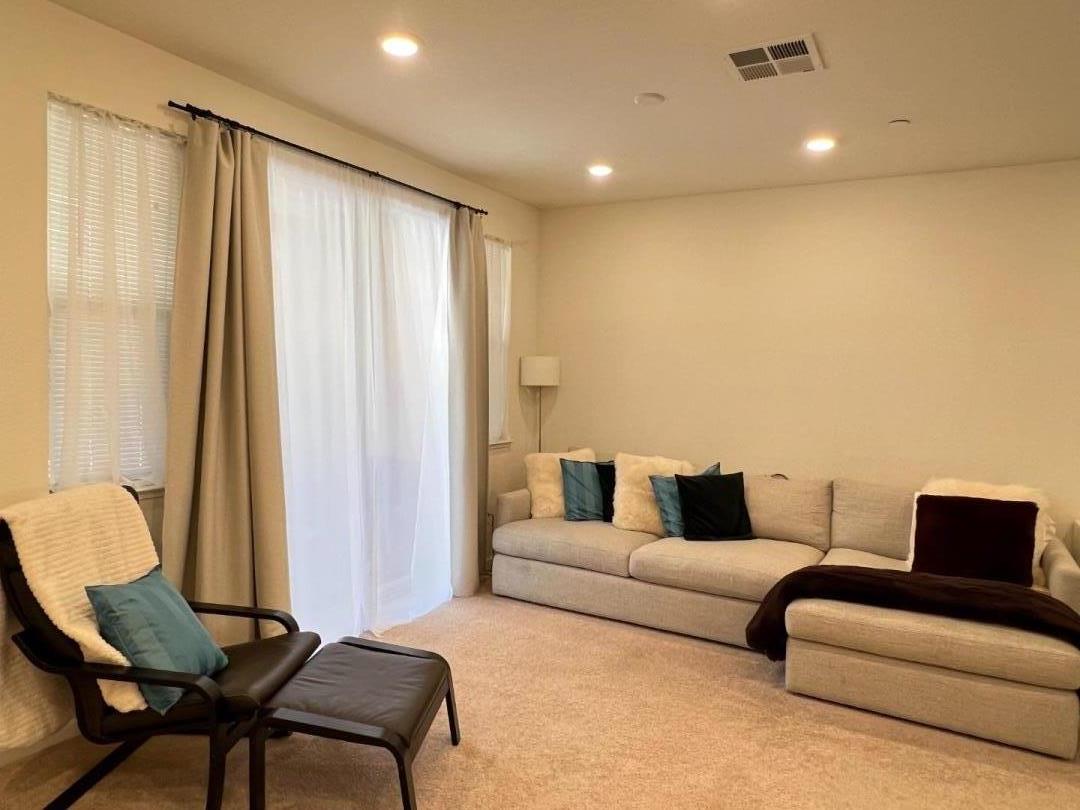 Detail Gallery Image 6 of 25 For 2774 Ferrara Cir, San Jose,  CA 95111 - 3 Beds | 3/1 Baths