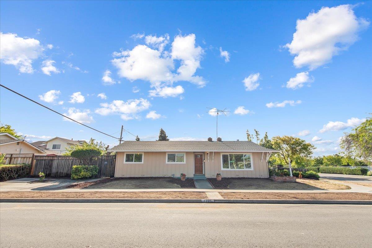 Detail Gallery Image 3 of 58 For 1455 Elka Ave, San Jose,  CA 95129 - 4 Beds | 2 Baths