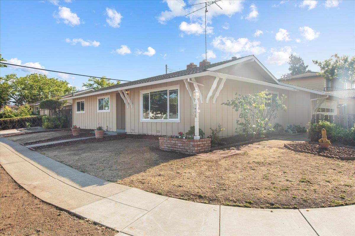Detail Gallery Image 4 of 58 For 1455 Elka Ave, San Jose,  CA 95129 - 4 Beds | 2 Baths