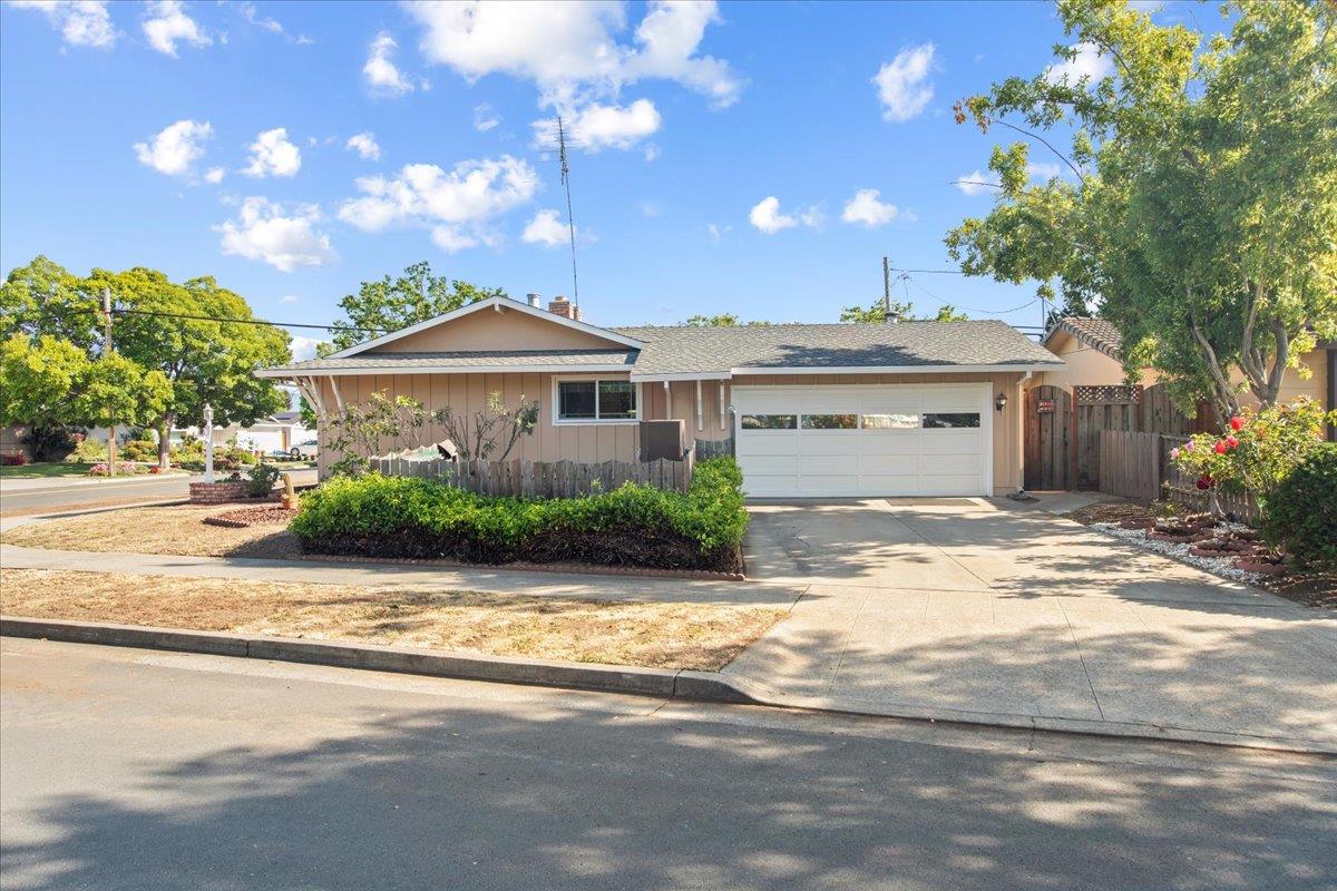 Detail Gallery Image 6 of 58 For 1455 Elka Ave, San Jose,  CA 95129 - 4 Beds | 2 Baths