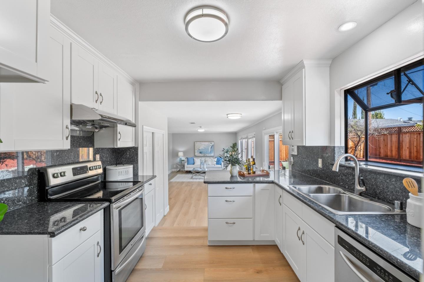 Detail Gallery Image 10 of 46 For 2790 Longford Dr, San Jose,  CA 95132 - 4 Beds | 3 Baths
