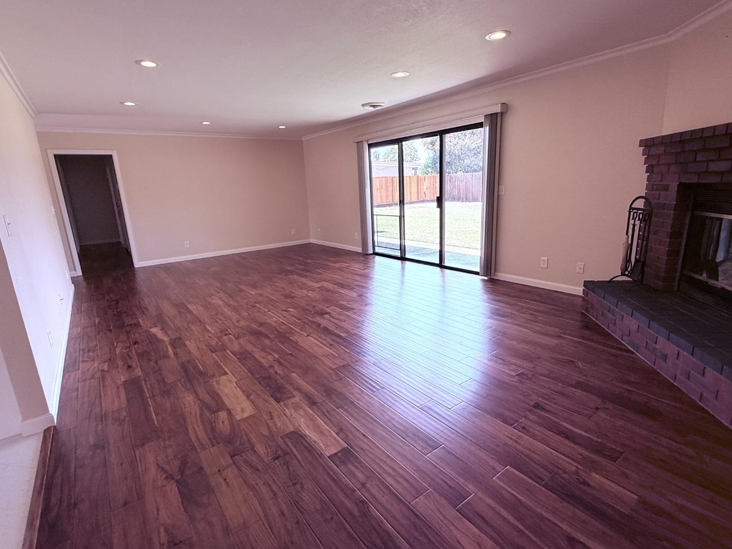 Detail Gallery Image 11 of 26 For 820 Neil Dr, Hollister,  CA 95023 - 3 Beds | 2 Baths