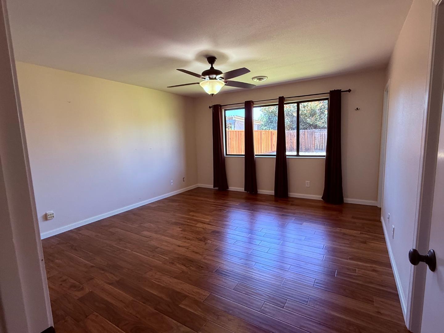 Detail Gallery Image 13 of 26 For 820 Neil Dr, Hollister,  CA 95023 - 3 Beds | 2 Baths
