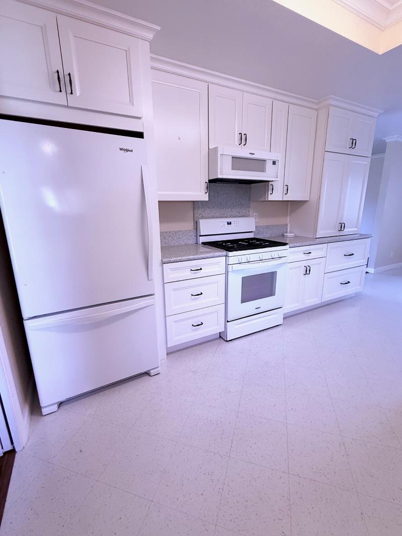 Detail Gallery Image 3 of 26 For 820 Neil Dr, Hollister,  CA 95023 - 3 Beds | 2 Baths