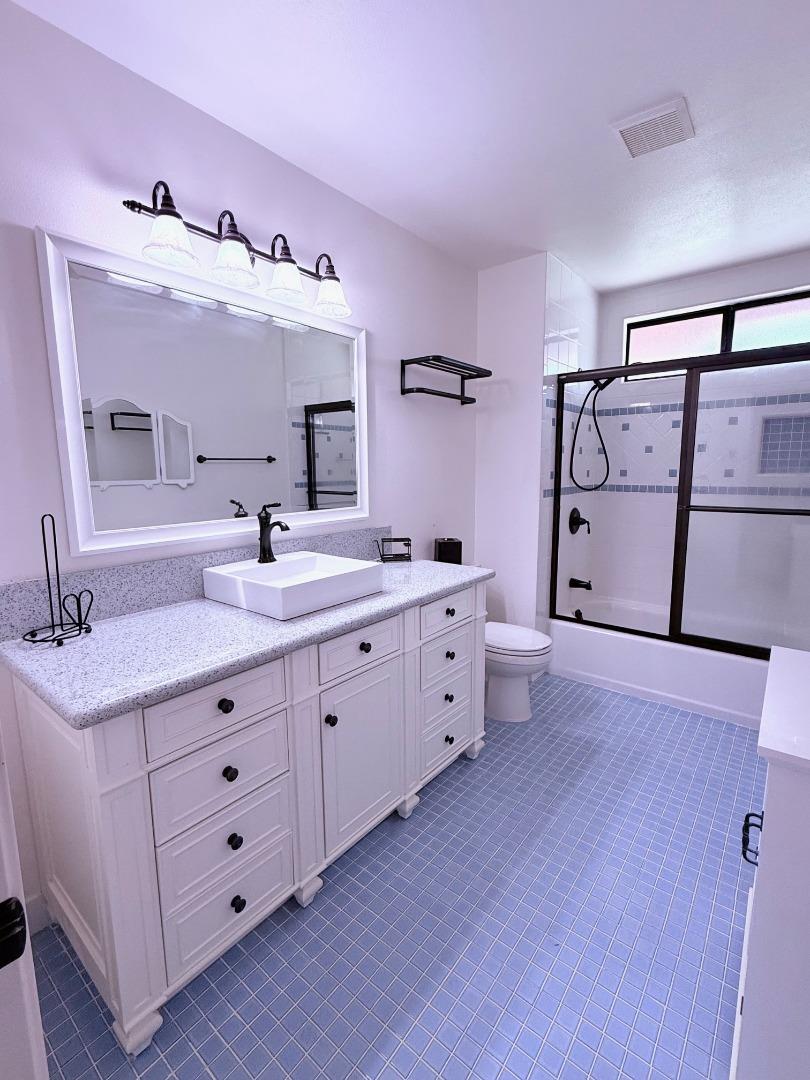 Detail Gallery Image 7 of 26 For 820 Neil Dr, Hollister,  CA 95023 - 3 Beds | 2 Baths