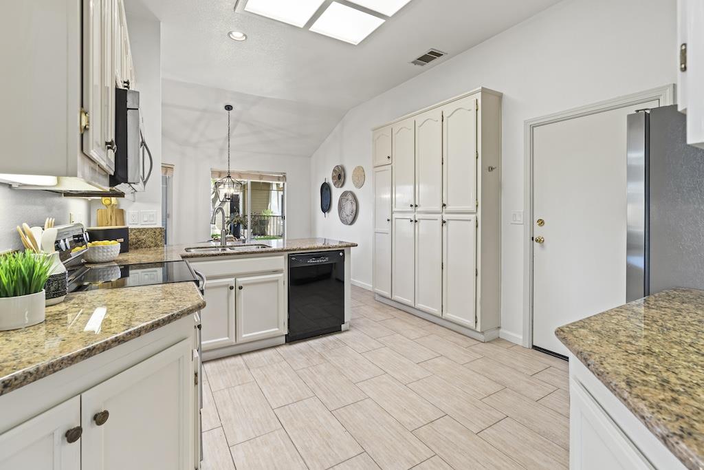 Detail Gallery Image 11 of 37 For 8646 Solera Dr, San Jose,  CA 95135 - 2 Beds | 2 Baths