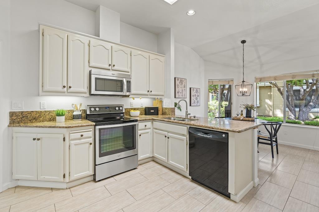 Detail Gallery Image 12 of 37 For 8646 Solera Dr, San Jose,  CA 95135 - 2 Beds | 2 Baths