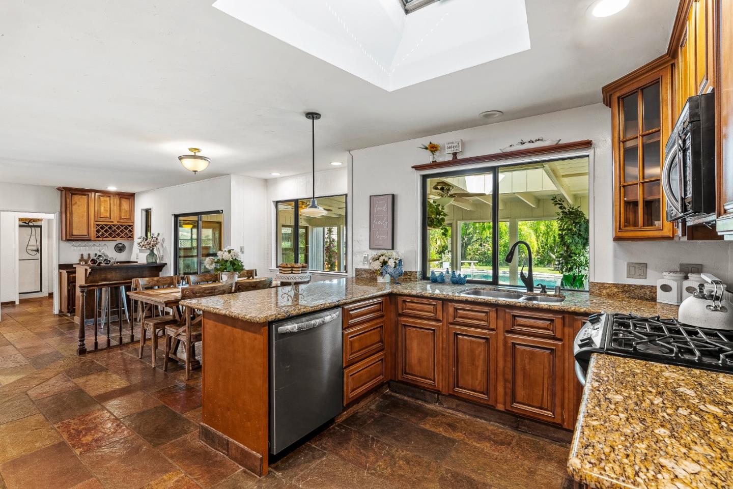 Detail Gallery Image 13 of 79 For 19535 Almaden Rd, San Jose,  CA 95120 - 4 Beds | 2/1 Baths