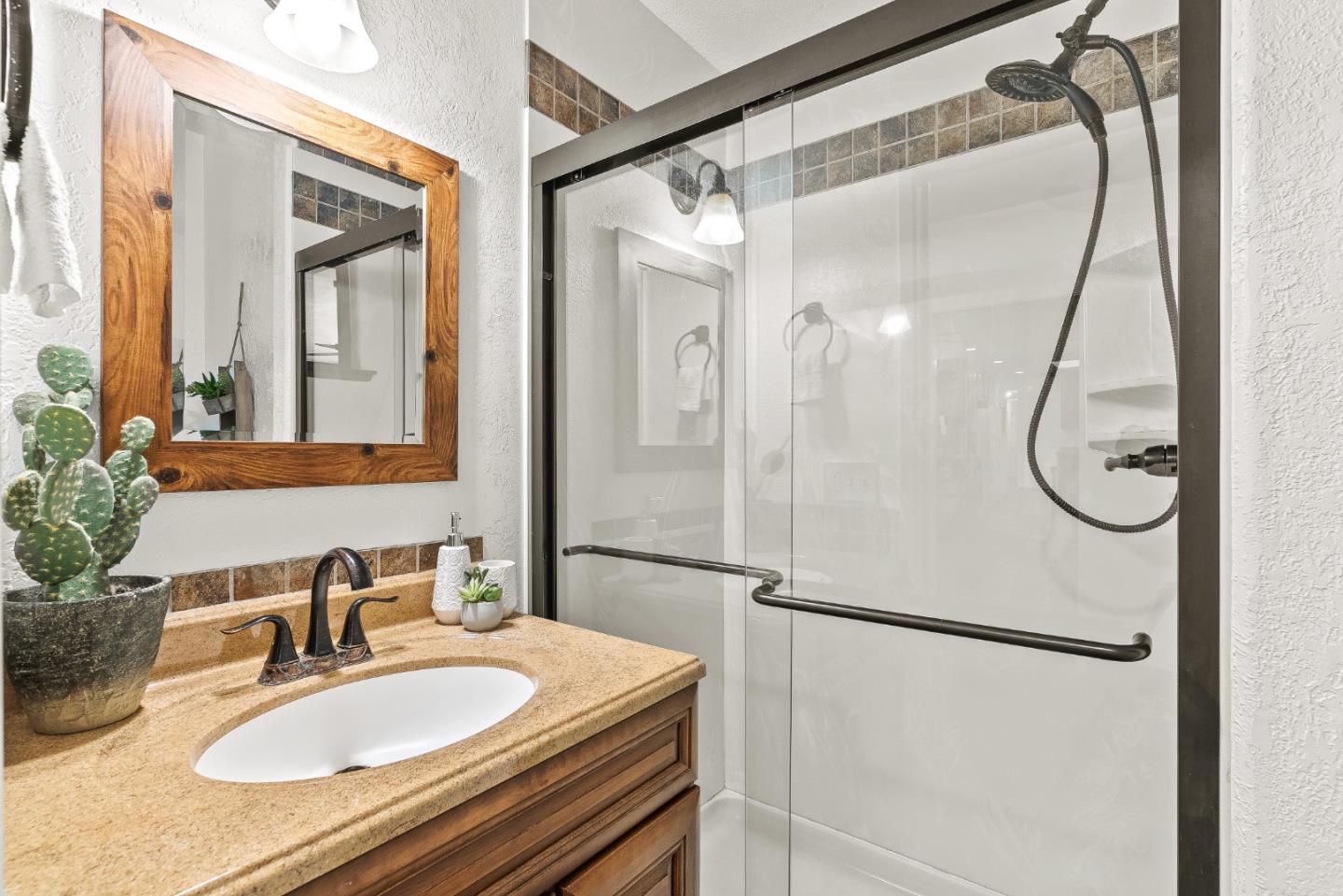 Detail Gallery Image 19 of 79 For 19535 Almaden Rd, San Jose,  CA 95120 - 4 Beds | 2/1 Baths