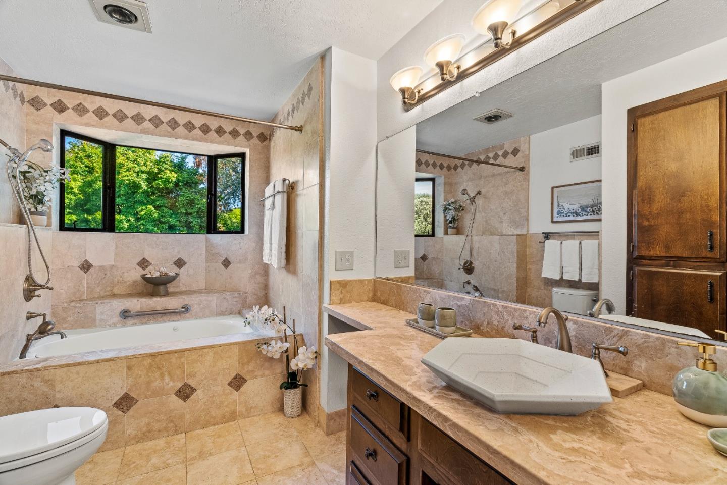 Detail Gallery Image 24 of 79 For 19535 Almaden Rd, San Jose,  CA 95120 - 4 Beds | 2/1 Baths