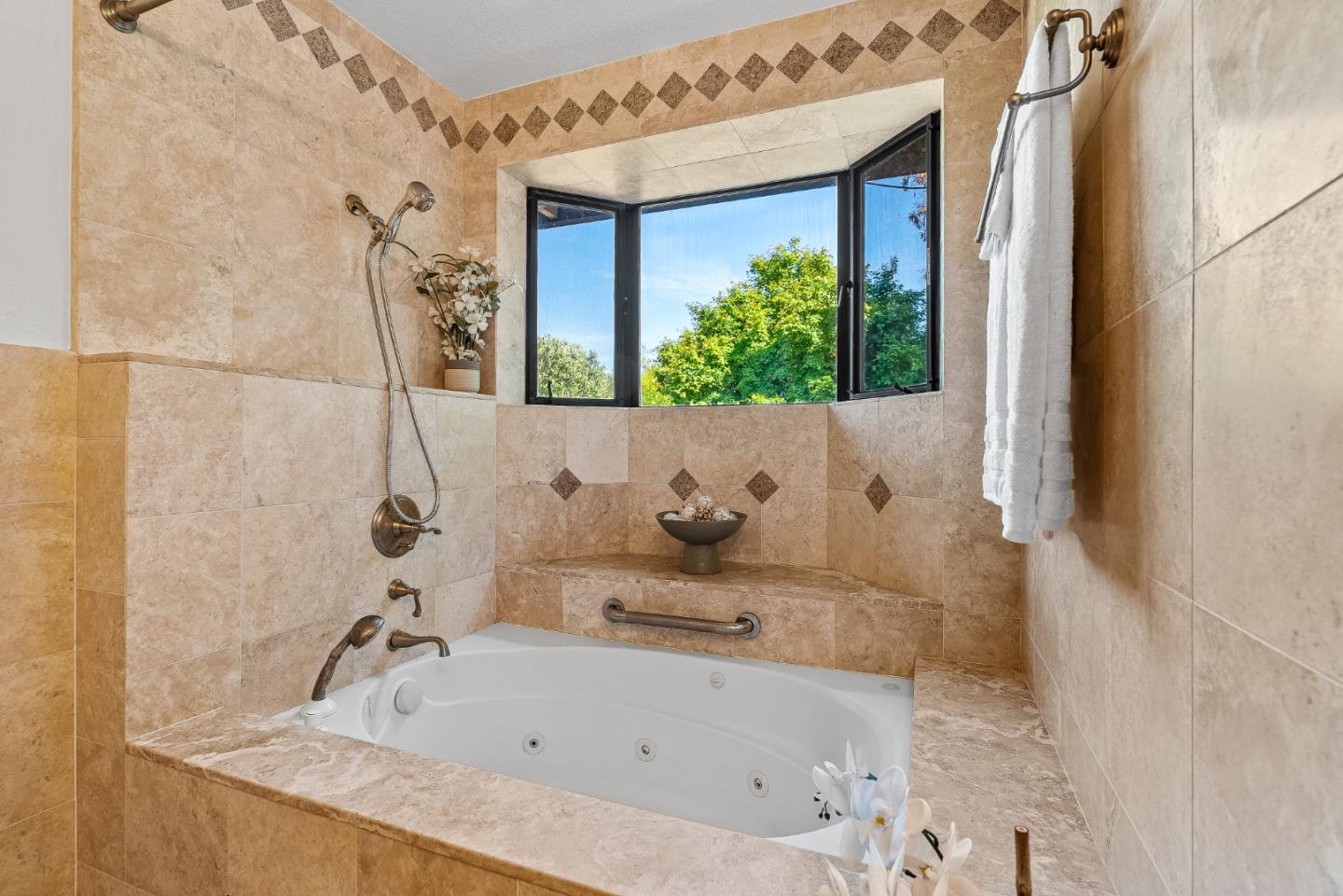 Detail Gallery Image 25 of 79 For 19535 Almaden Rd, San Jose,  CA 95120 - 4 Beds | 2/1 Baths