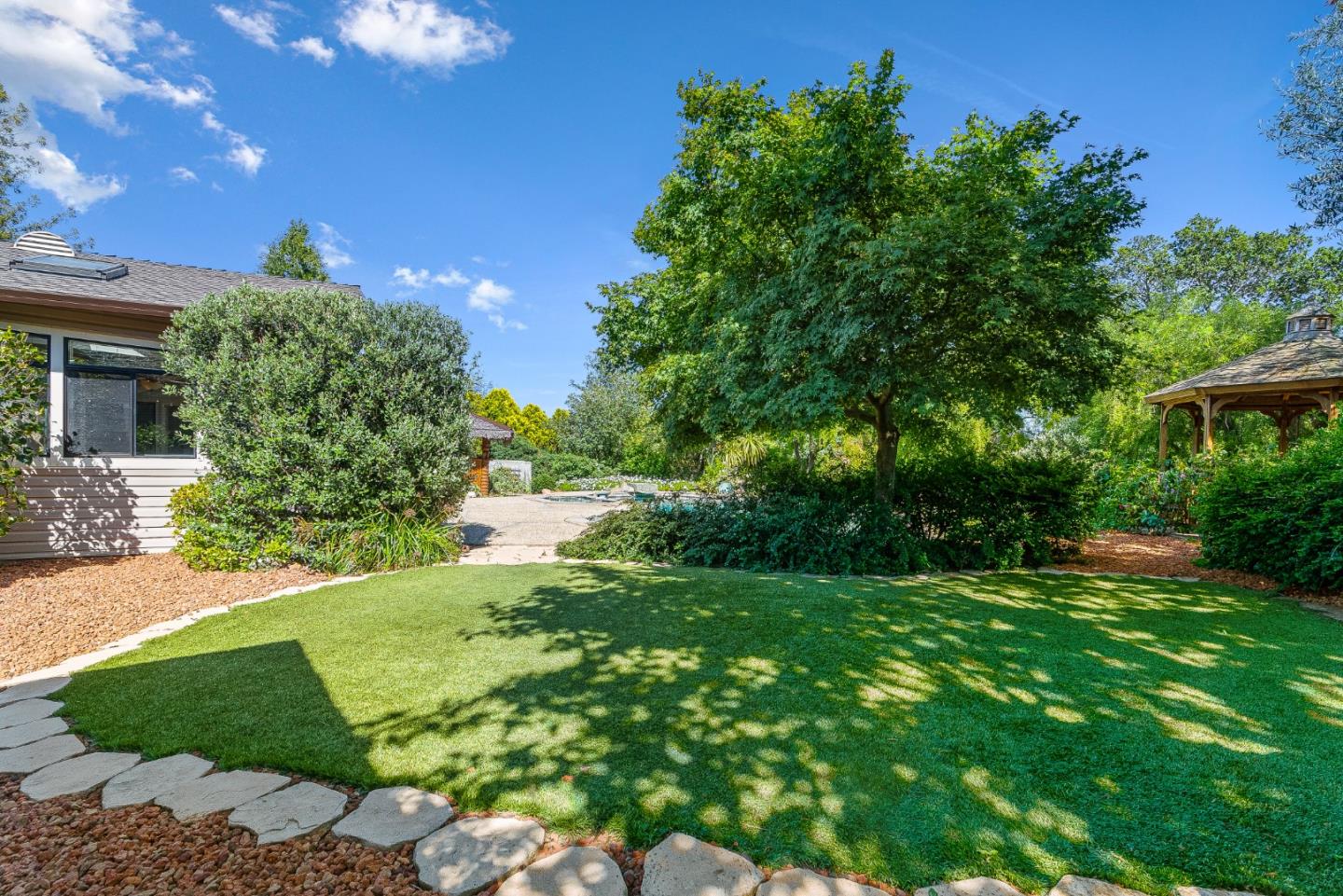 Detail Gallery Image 42 of 79 For 19535 Almaden Rd, San Jose,  CA 95120 - 4 Beds | 2/1 Baths