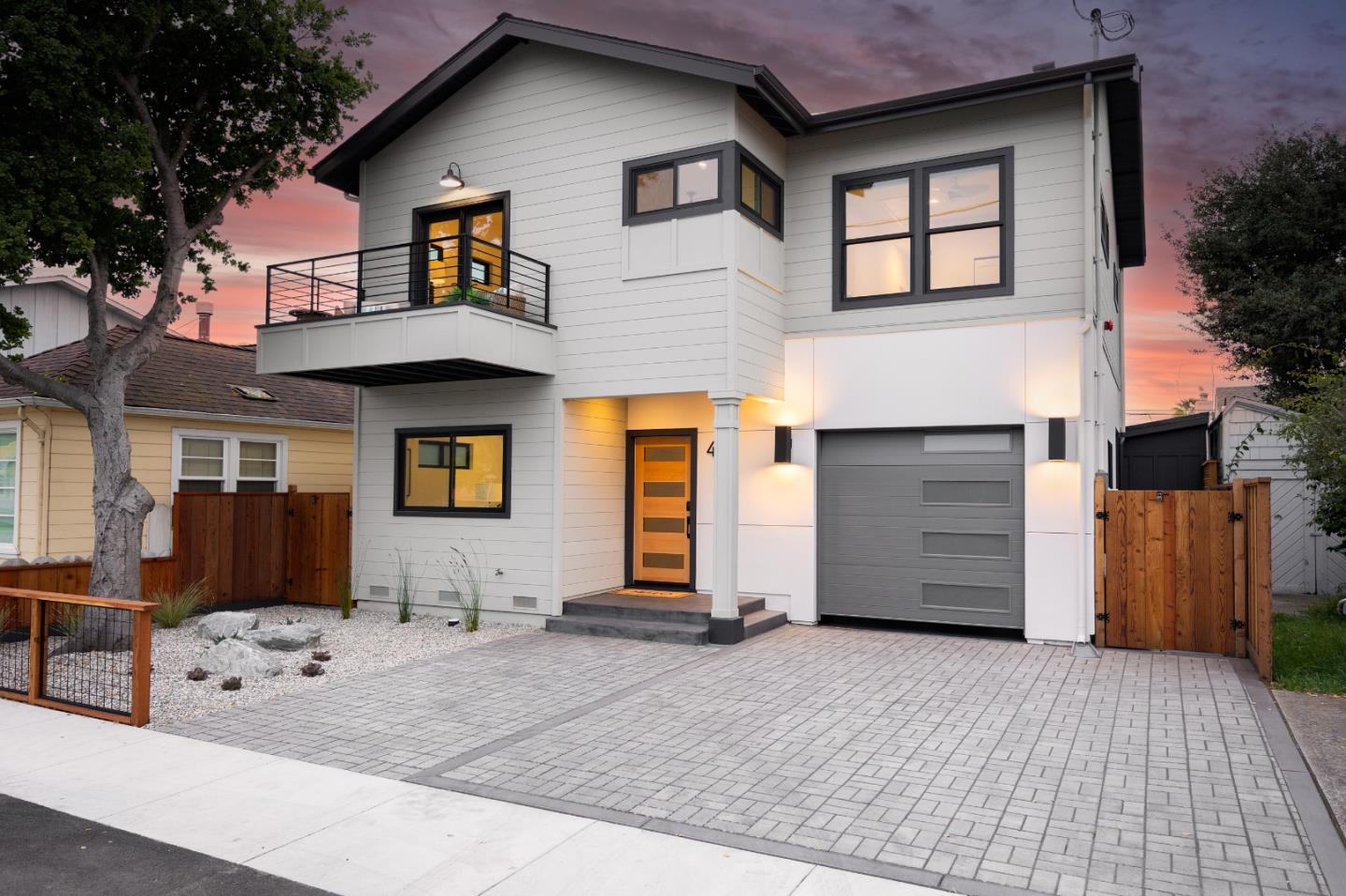Detail Gallery Image 1 of 36 For 461 6th Ave, Santa Cruz,  CA 95062 - 3 Beds | 2 Baths