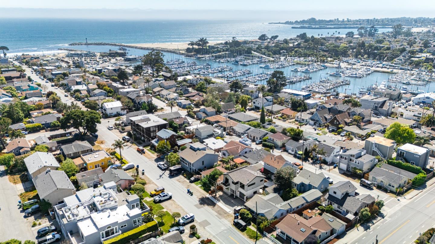 Detail Gallery Image 15 of 36 For 461 6th Ave, Santa Cruz,  CA 95062 - 3 Beds | 2 Baths