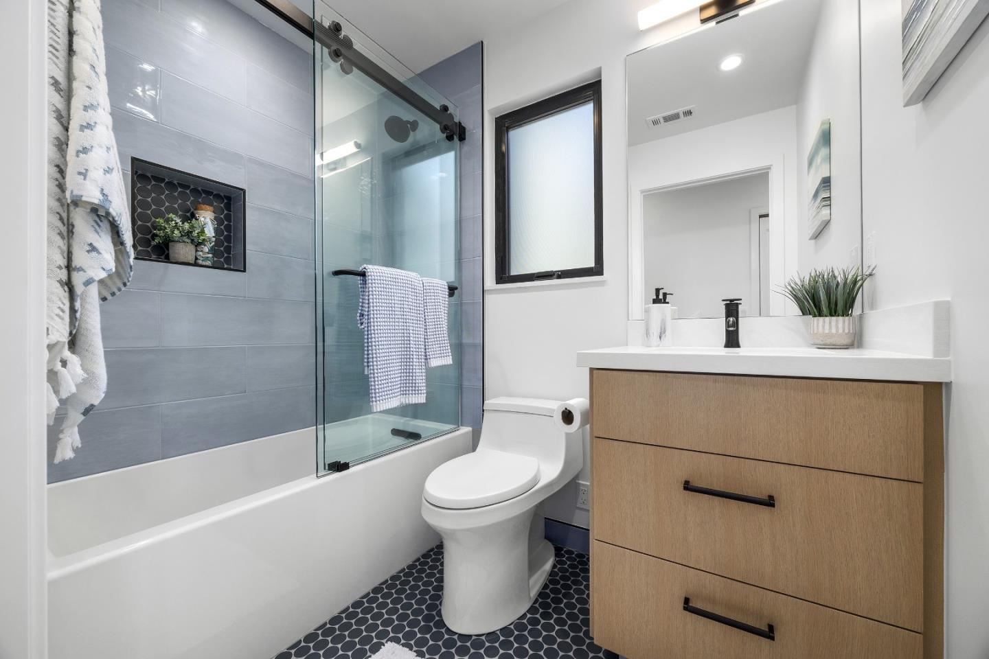 Detail Gallery Image 33 of 36 For 461 6th Ave, Santa Cruz,  CA 95062 - 3 Beds | 2 Baths