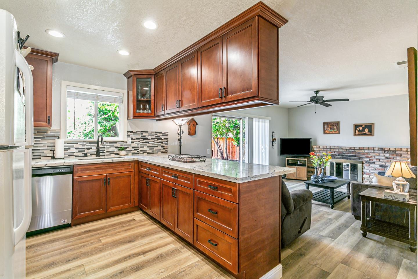 Detail Gallery Image 6 of 26 For 970 Ortega Cir, Gilroy,  CA 95020 - 4 Beds | 2 Baths