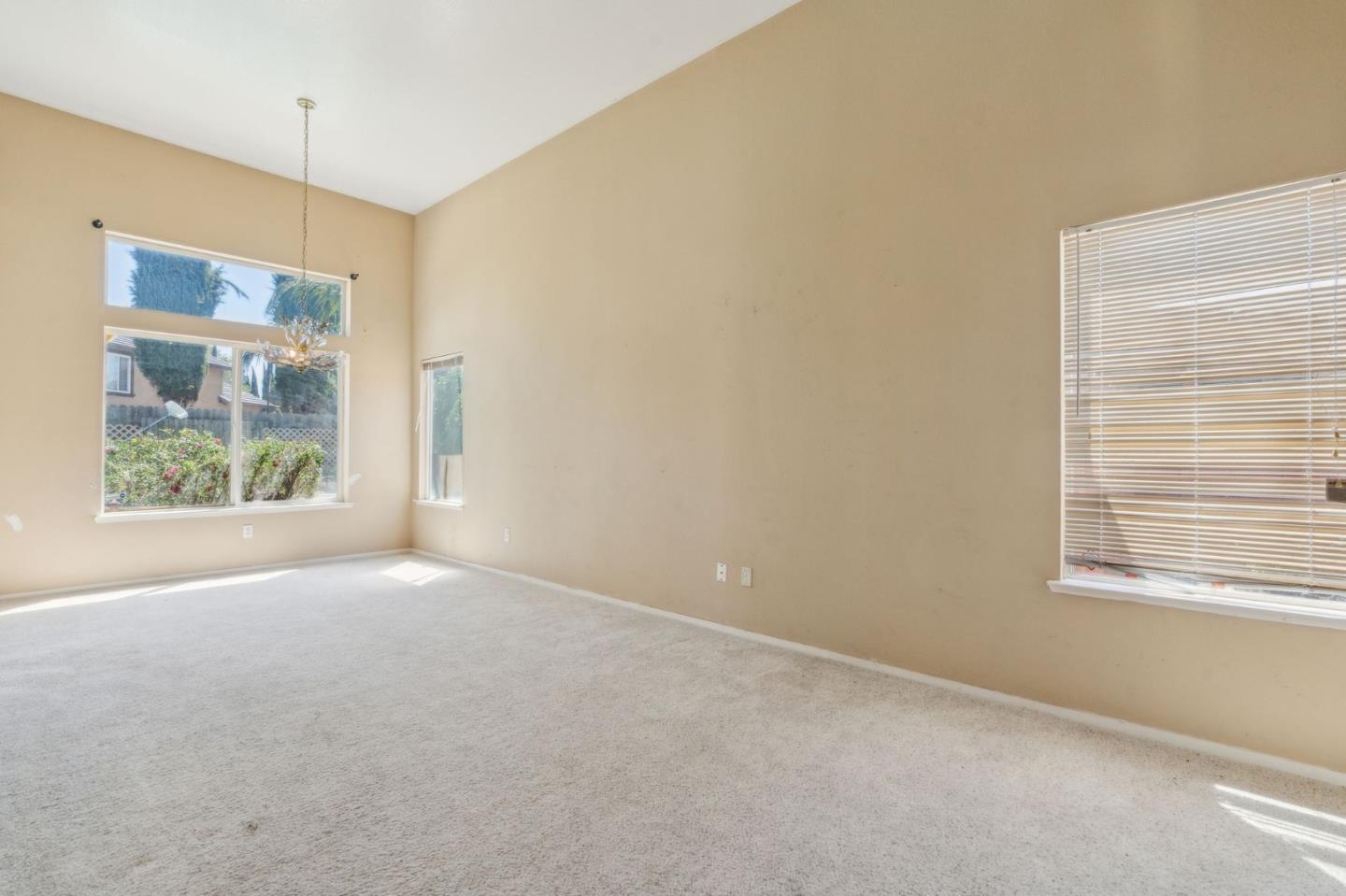 Detail Gallery Image 11 of 30 For 1780 Decarli St, Stockton,  CA 95206 - 4 Beds | 2/1 Baths